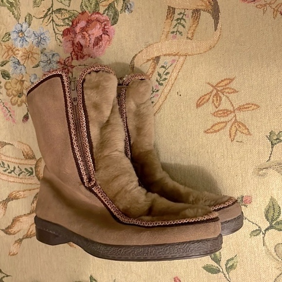 Yodelers Suede Fleece Lined Fur Boots - Picture 2 of 7